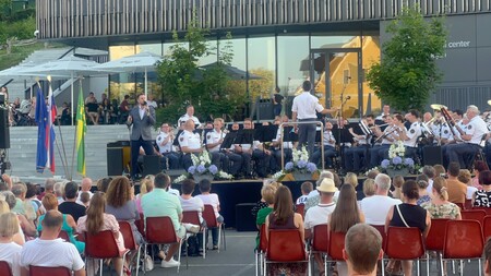 Glasbeni večer s Policijskim orkestrom in gostom Gregorjem Ravnikom